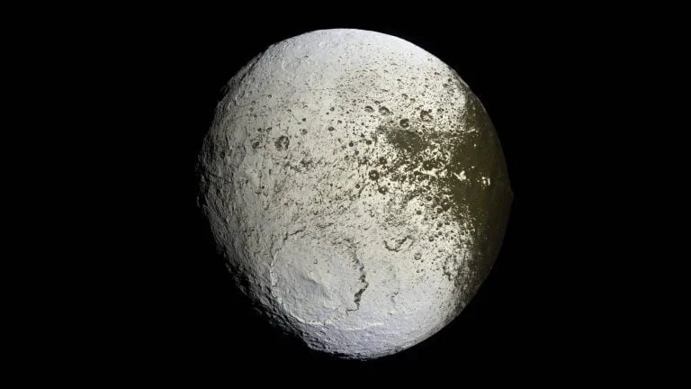 Iapetus Saturns Moon
