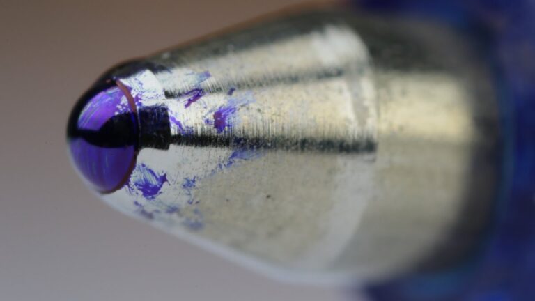 How A Ballpoint Pen Works Close Up | Abakcus