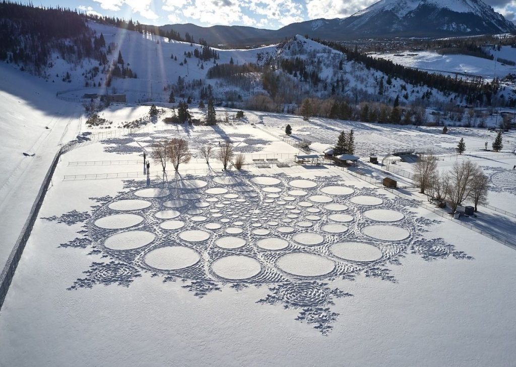 Simon Beck creates intricate geometric designs in the snow using only his feet strapped to snow shoes.
